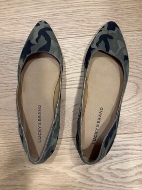 Lucky Brand Women's Camouflage Pointed Toe Flats - Olive & Black